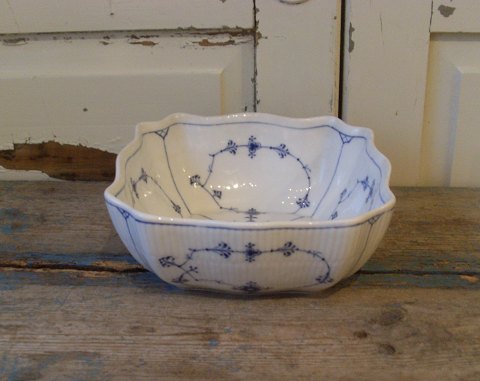 Royal Copenhagen Musselmalet riflet sjælden salatkumme no. 193