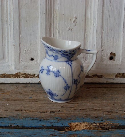 Royal Copenhagen Musselmalet halvblonde lille flødekande no. 521