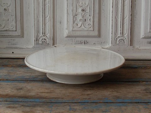 Villeroy & Boch konditorfad på fod i cremefarvet fajance