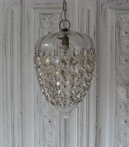 Smuk sækkeformet prisme ampel, diameter 20cm.