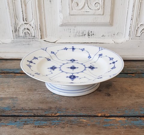 Royal Copenhagen Musselmalet riflet kagefad på lav fod no. 187
