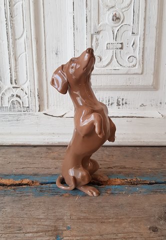 B&G figur, tiggende gravhund af Dahl Jensen.No. 1603