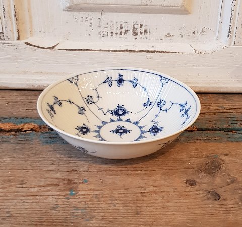 Royal Copenhagen Musselmalet riflet ymerskål no. 290