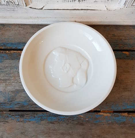 Johannes Hedegaard for Royal Copenhagen - Blanc de Chine fad med kvinde profil i relief no. 21188