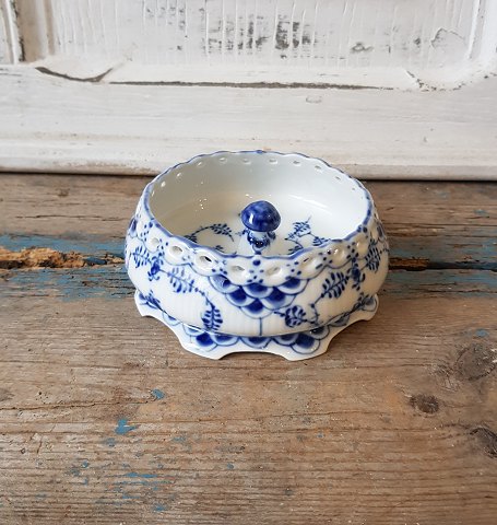 Royal Copenhagen Musselmalet helblonde askeskål no. 1001