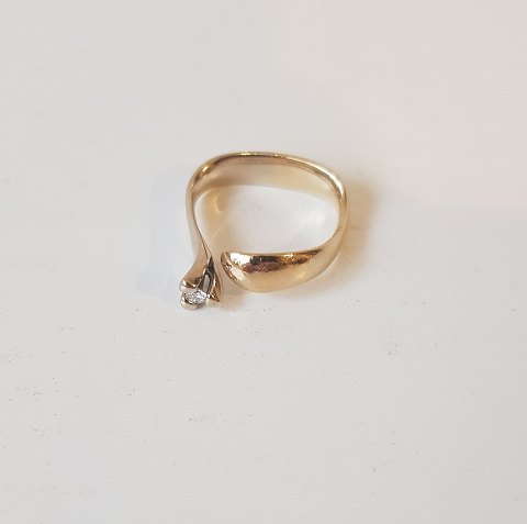 Solitaire ring in 14kt white gold & red gold with brilliant of 0.10ct