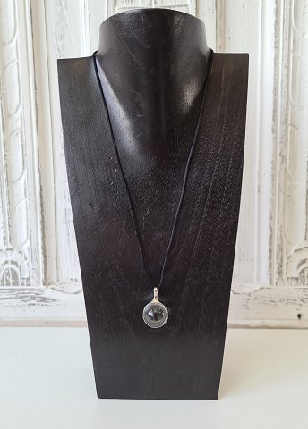 Georg Jensen - Regitze Overgaard - Spirit stort vedhæng med bjergkrystal i silkesnor no. 475B