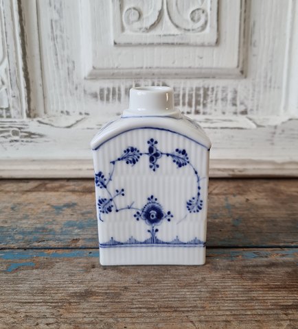 Royal Copenhagen Musselmalet riflet tedåse uden låg no. 261