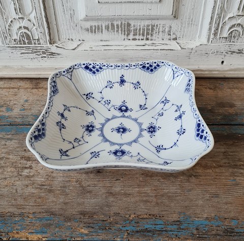 Royal Copenhagen Musselmalet halvblonde firkantet skål No. 708
