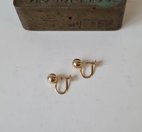 Vintage ear screws in 8 kt gold by Hermann Siersbøl