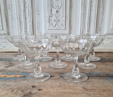 Derby champagne glass
