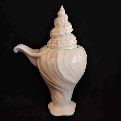 Royal Copenhagen, Arje Griegst; Rosa konkylie porcelæn, flødekande med låg #14175