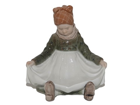 Royal Copenhagen figurine
Girl in national dress from Fanoe