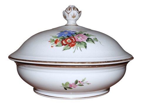 Royal CopenhagenLidded bowl with bouquets of flowers from 1820-1850