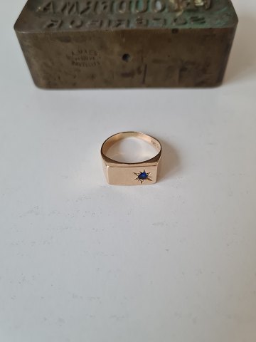 Vintage ring in 14 kt gold with blue stones