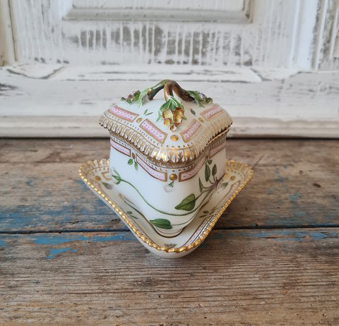 Royal Copenhagen Flora Danica triangular cream cup with lid on saucer no. 3575 - 3576