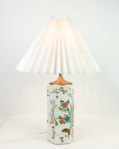 Kinesiske bordlamper, porcelæn, hvid skærm, 1920Flot stand
