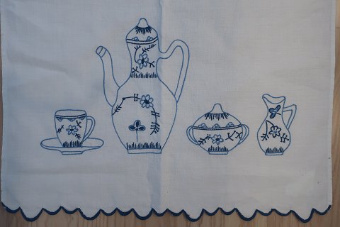 Parade pieceA beautiful old parade piece with handmade blue embroidery and signature120cm x 55cmThe antique, Danish linen and fustian is our speciality