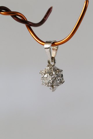 Star-shaped pendant in 14 carat white gold, with Diamonds. Stamped 585