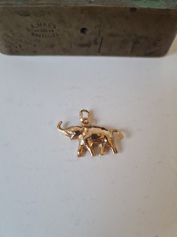 Pendant in the shape of an elephant in 18 kt gold