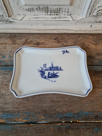 Royal Copenhagen Jægerspris dish no. 7/9231