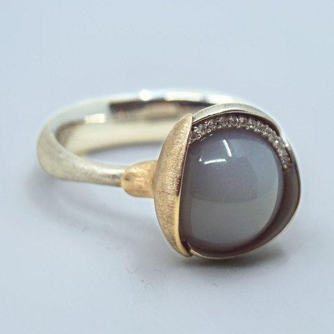 Ole Lynggaard; Lotus ring nr. 3. Str. 49. I 18 kt. hvidguld og guld, med månesten og diamanter