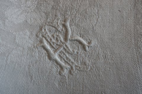 Antique napkinsFlaxHandmadeWith a beautiful weaving with signature and structure60cm x 60cmWe have: 12 stk. identicalIn a very good conditionThe antique, Danish linen and fustian is our speciality