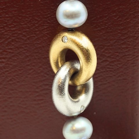 Ole Lynggaard; Fidelity clasp in 14k gold and white gold, set with diamonds