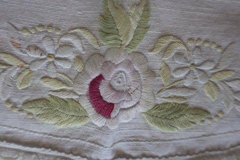 Old table clothWith embroidery in colours - made by handDiam: about 60 cmIn a good condition, but best to wash it