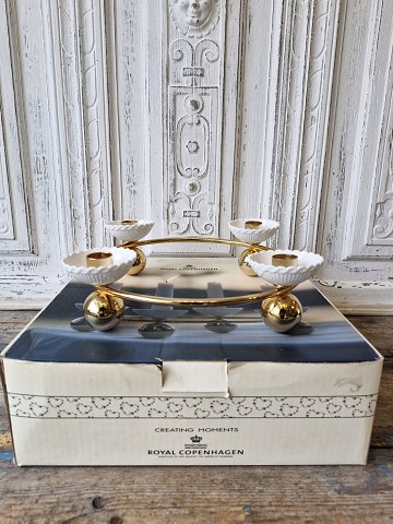 Royal Copenhagen Adventsstage i forgyldt metal med porcelæns manchetter i hvid halvblonde