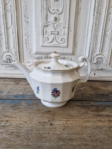 Royal Copenhagen  Light Henriette small teapot no. 482/8561
