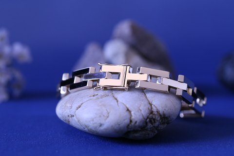 Block gold bracelet with 3 rows in 14 carat gold.Length: 18.5 cm.