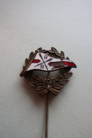 For samlere:RR Emblem Langtur m. laurbærkansL. Ca. 5,5cmStempletIn a good condition