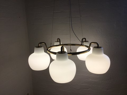 Vilhelm Lauritzen5-armed Ringkronewith white glass shades