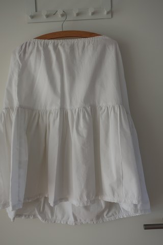 SkirtAn old with good details made by handThe antique, Danish linen and fustian is our speciality