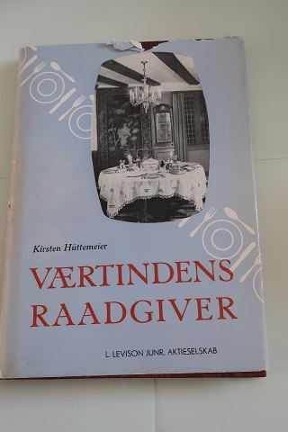 MAD
af Ingeborg Suhr, forhenværende forstanderinde på den velkendte og berømte 
Suhrske Husholdningsskole
Jul. Gjellerups Forlag, København  
1953
Sideantal: 552
Dette eksemplar har ekstra omslag af brunt kunst-skind, samt bogmærke