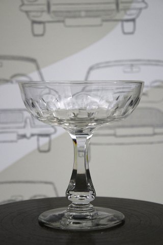 Fine old champagne bowl with simple classic cut.(5 pcs. in stock)...