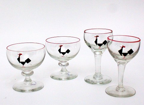 Likør og snapseglas med sort hane, Holmegaard