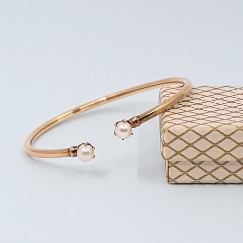 Bernhard Hertz; Armring af 8 kt. guld, med perler