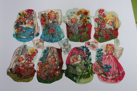 Gamle glansbilleder
Album med flere glansbilleder på ark
De viste fotos er kun et udvalg af glansbillederne i albummet
En del af glansbillederne er stadig i ark
46 sider i alt