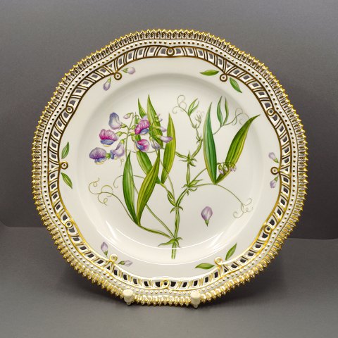 Royal Copenhagen, Flora Danica; Dinner plate #3553