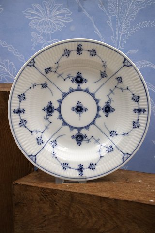 Royal Copenhagen deep plate. Dia.: 24.5cm. 1/165.1923-28...