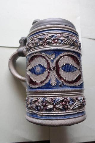 Antique mug with a lid of tin/pewterPotteryH: 17cm (see photo)StampedIn a very good condition