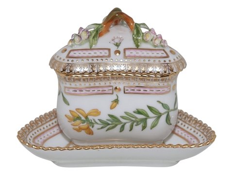 Flora DanicaTrekantet cremekop med låg og underkop