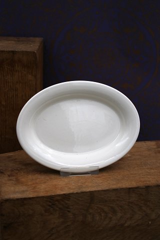 Gammelt oval Ursula fajance serverings fad / undertallerken fra Royal Copenhagen...