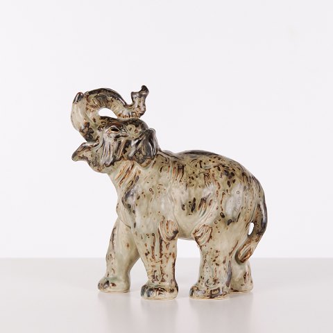 Stentøjsfigur – Stående elefant – Model 21517 – Knud Kyhn – Royal Copenhagen