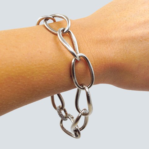 Ole Lynggaard; Love bracelet - heavy, in 14k. white gold with diamonds