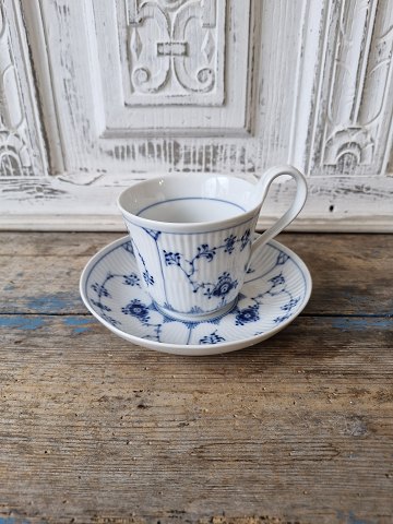 Royal Copenhagen Musselmalet riflet stor højhankskop no. 72