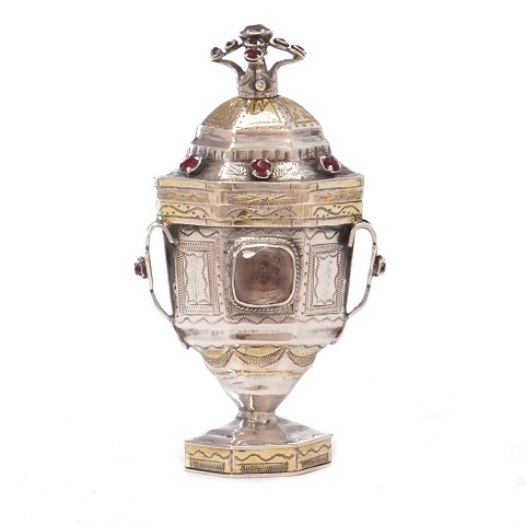 Danish silver vinaigrette by Martin Petersen Hommelhoff, Tønder, circa 1820. H: 9,5cm