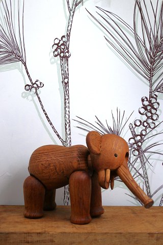 Gammel Kay Bojesen elefant i egetræ med en rigtig fin gammel patina...
